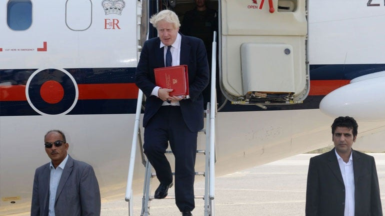 Μπόρις Τζόνσον: «Η Σύρτη θα γίνει Ντουμπάι όταν την καθαρίσουν από τα πτώματα»